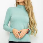Гольф трикотажний жіночий, колір світло-оливковий, 131R152034